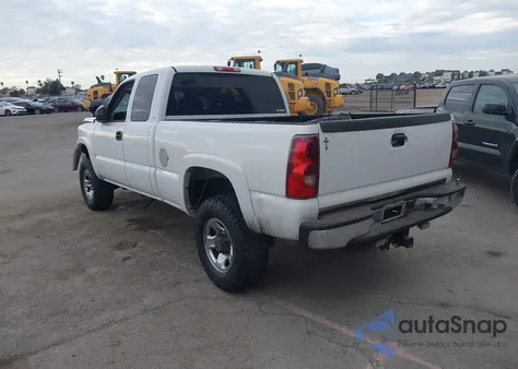 2003 Chevrolet Silverado 2500Hd Ls z USA, uszkodzony, nr VIN 1GCHC29U93E351959